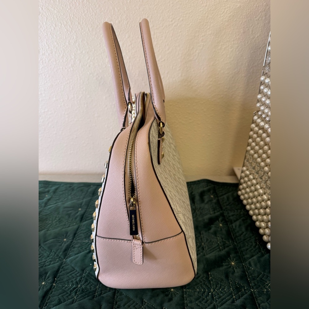 BARELY USED ………. MICHAEL KORS SIGNATURE PRINTED LARGE SATCHEL BAG w/WALLET - Picture 3 of 9